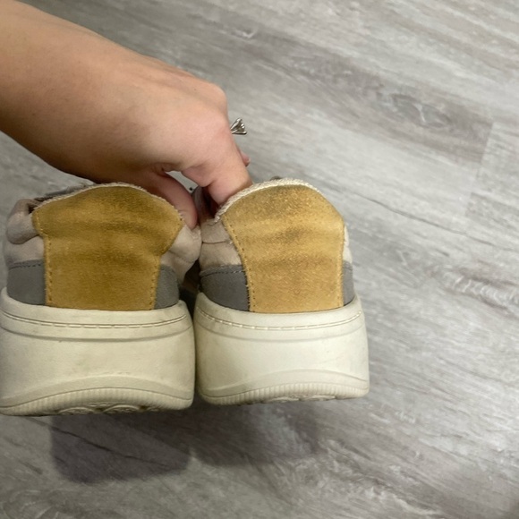 Roxy’s Cream Colored Tennis Shoes 8 - Picture 6 of 7